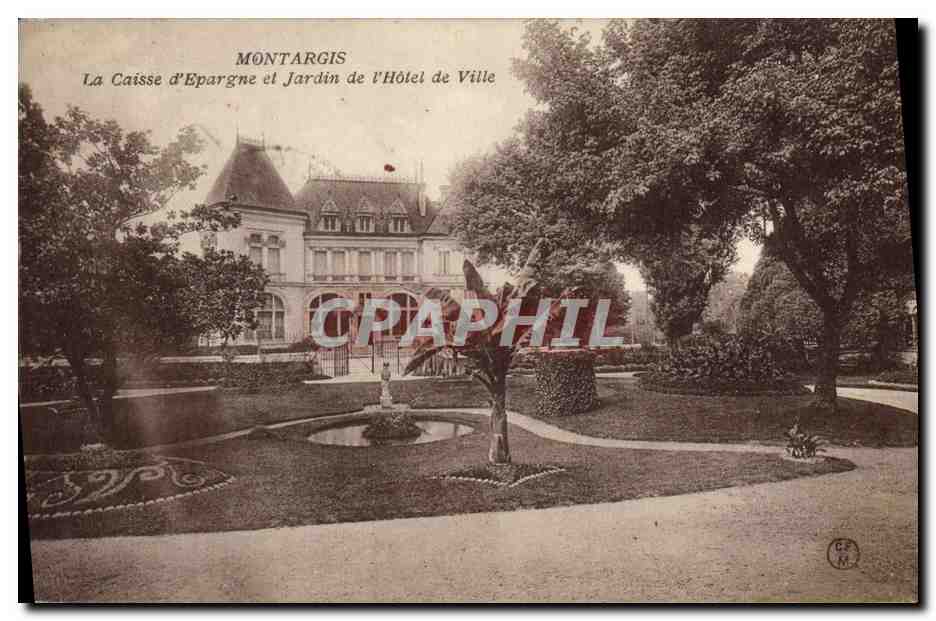 CPA Banque Montargis La Caisse d'Epargne et jardin de l'hotel de ville 