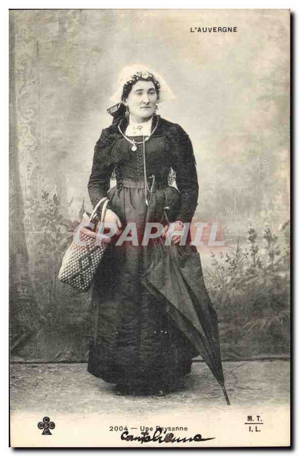 CPA Folklore Auvergne Une paysanne 