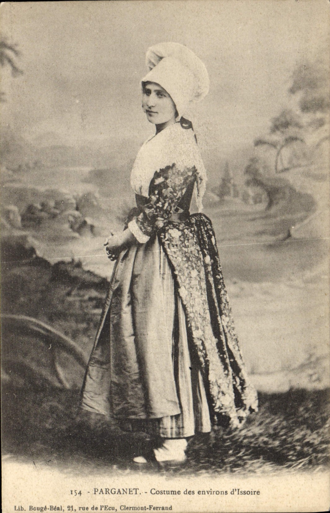 CPA Folklore Parganet Costume des environs d'Issoire 
