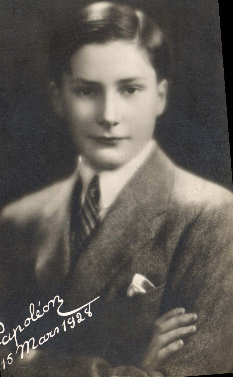 Portrait d'un jeune homme — daté 15 mars 1928 — signature 'Caroléon'