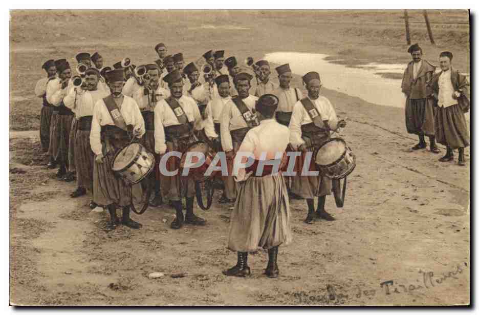 CPA Militaria Scenes algeriennes Nouba des Tirailleurs 