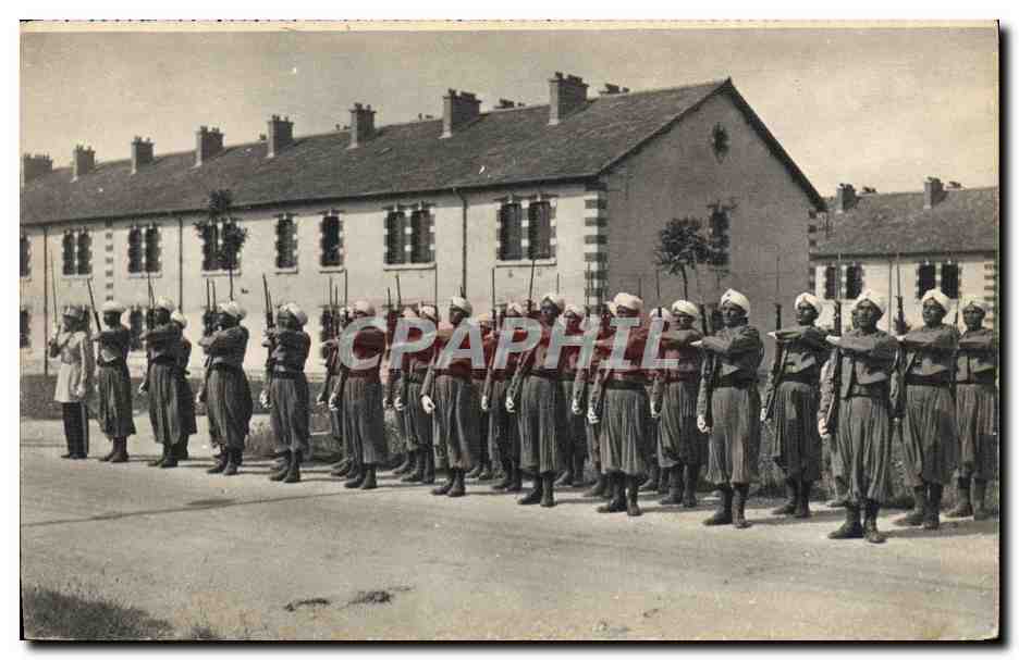 CPA Militaria Tirailleurs marocains 