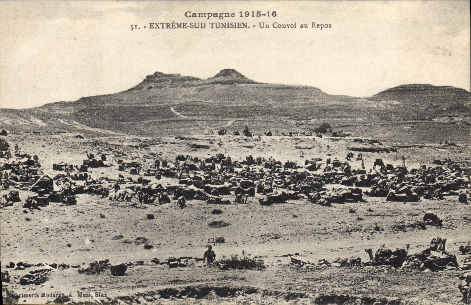 CPA Militaria Extreme Sud Tunisien Tunisie Un convoi au repos 