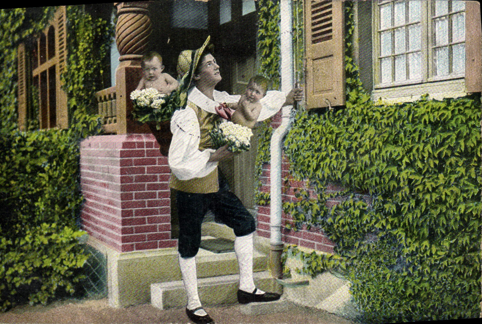 Frau mit zwei Kindern vor einem Haus — Verlag Union postale universelle, Serie III Nr. 346