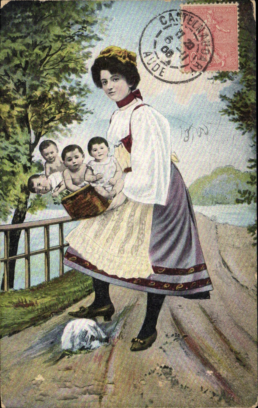 Femme tenant quatre enfants — scène de rue — éditeur non identifié, série 725