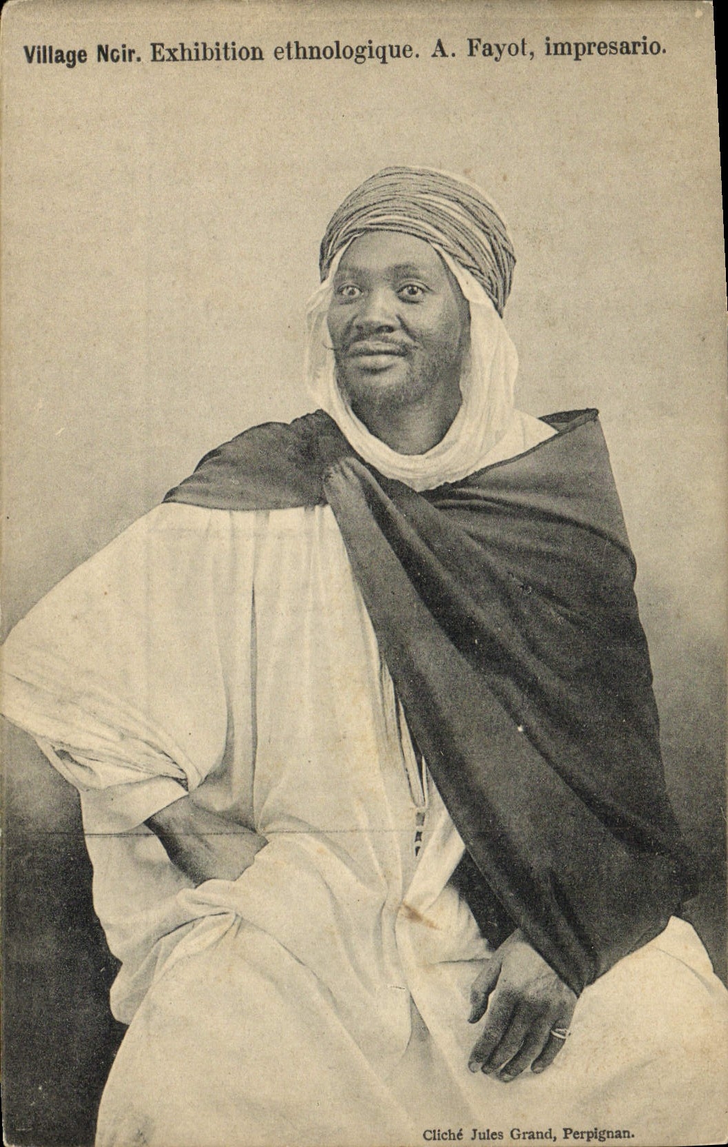 CPA Homme Noir negre Village noir Exhibition ethonologique 