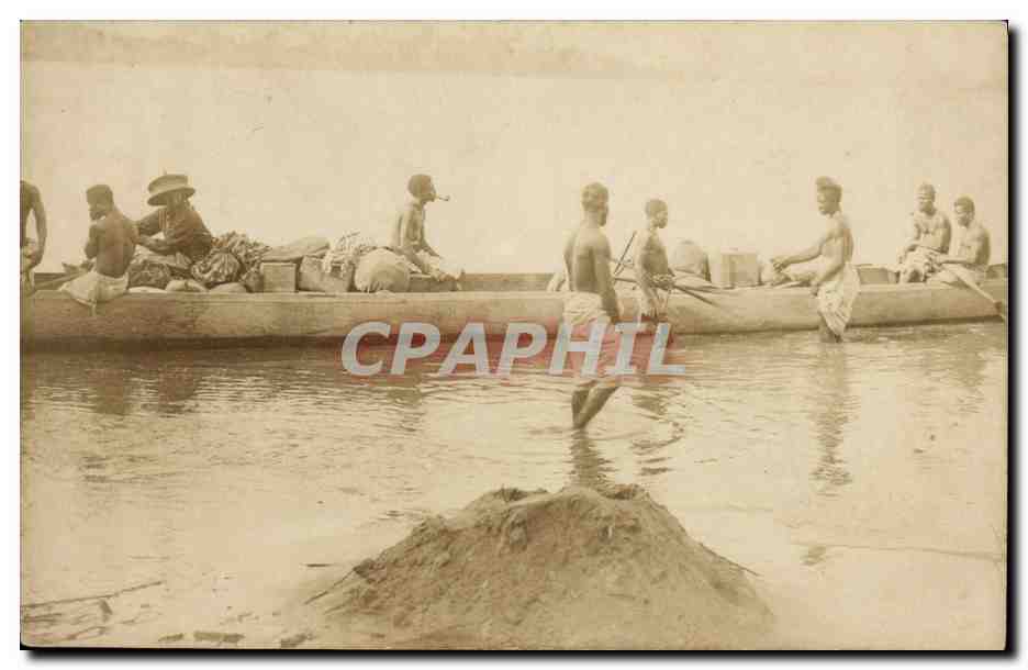 CARTE PHOTO Homme Noir negre en barque 