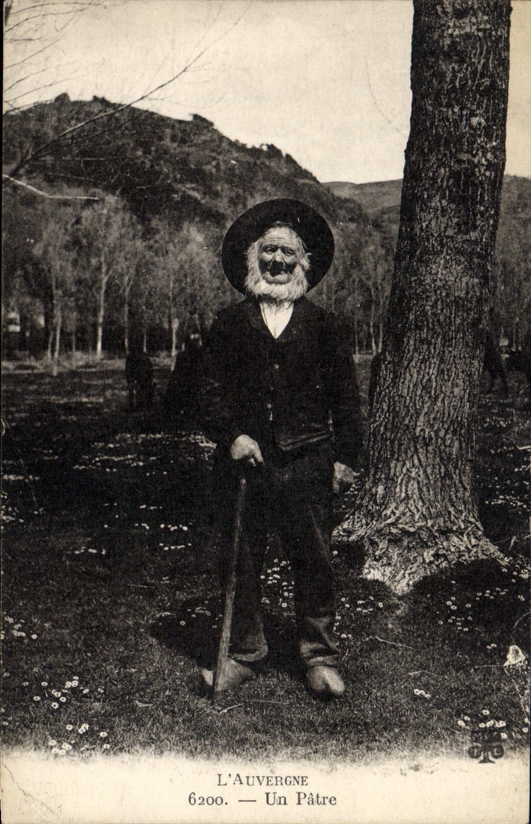 CPA Folklore Auvergne Un patre