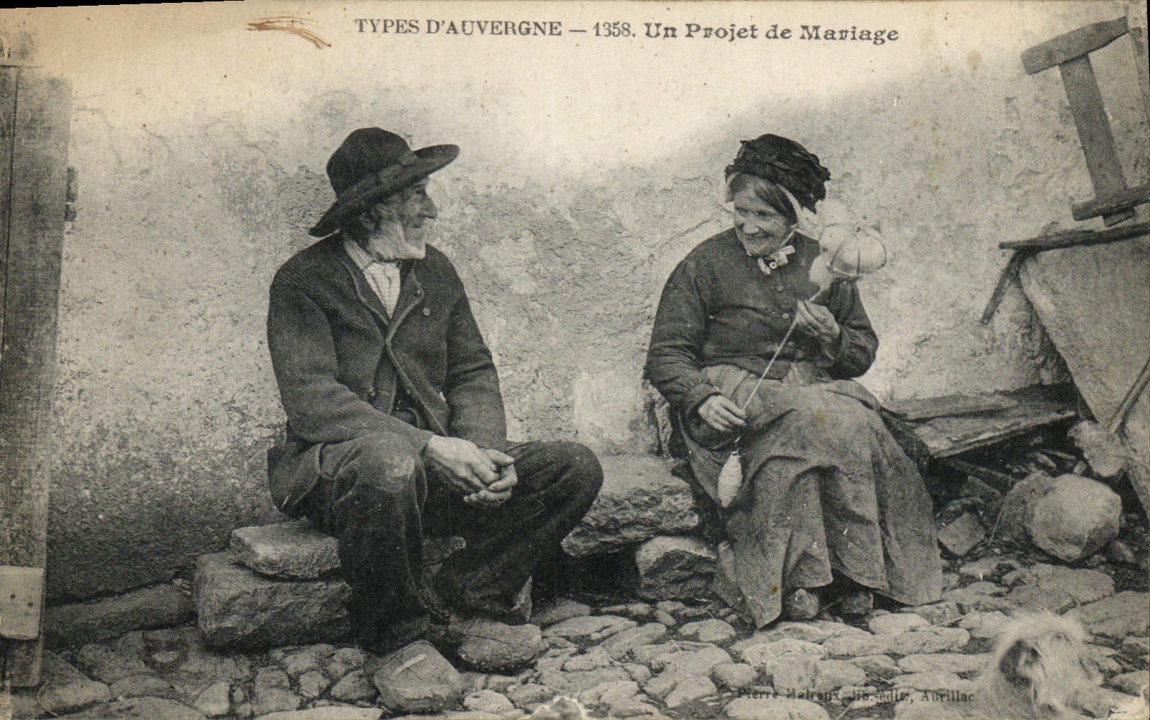 CPA Folklore Auvergne Un projet de mariage