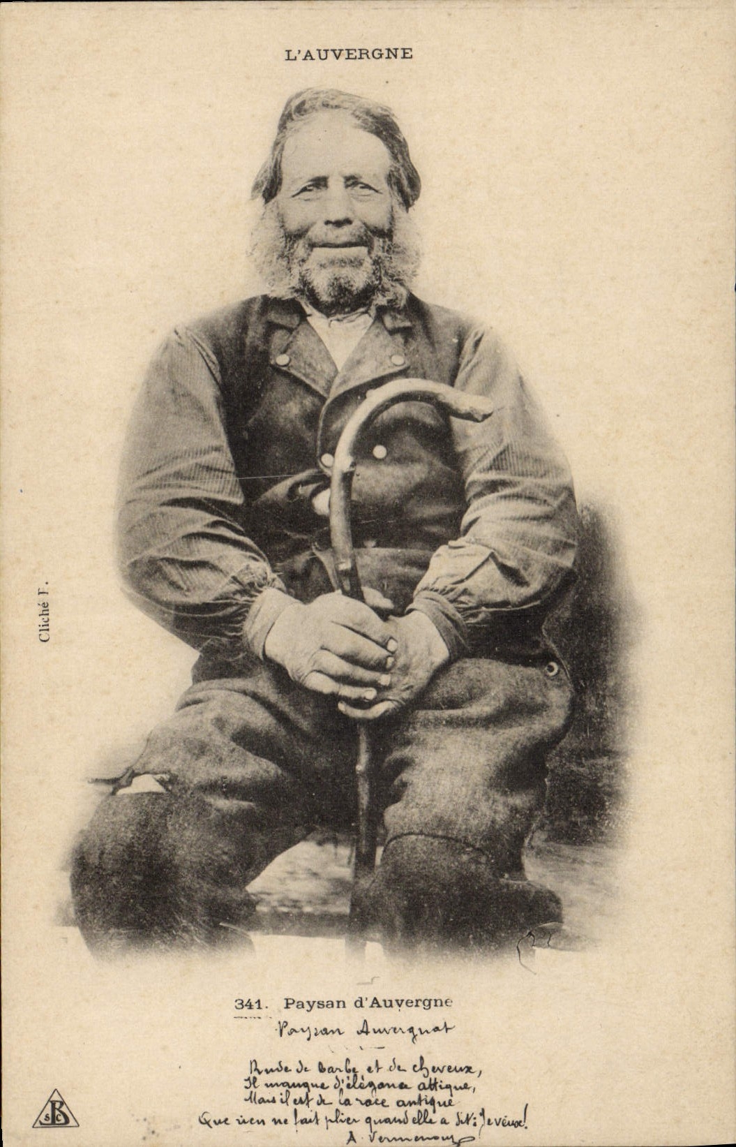 CPA Folklore Auvergne Paysan d'Auvergne