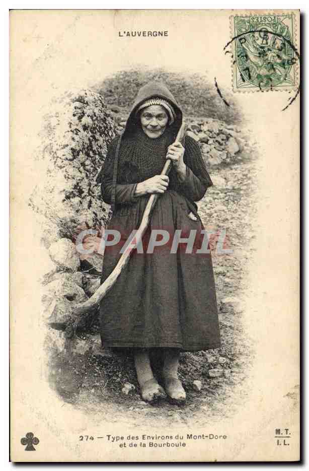 CPA Folklore Type des environs du Mont Dore et de la Bourboule Auvergne 