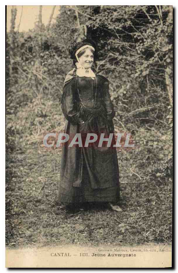 CPA Folklore Cantal Jeune Auvergnate 
