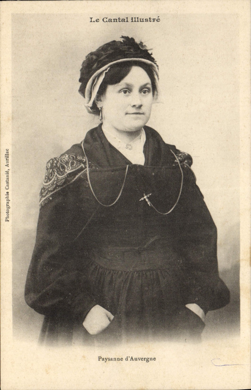 CPA Folklore Cantal Paysanne d'Auvergne 