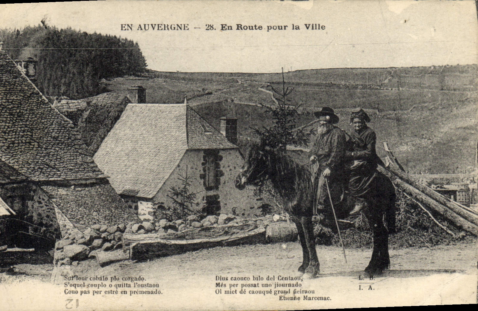CPA Folklore Auvergne En route pour la ville Cheval