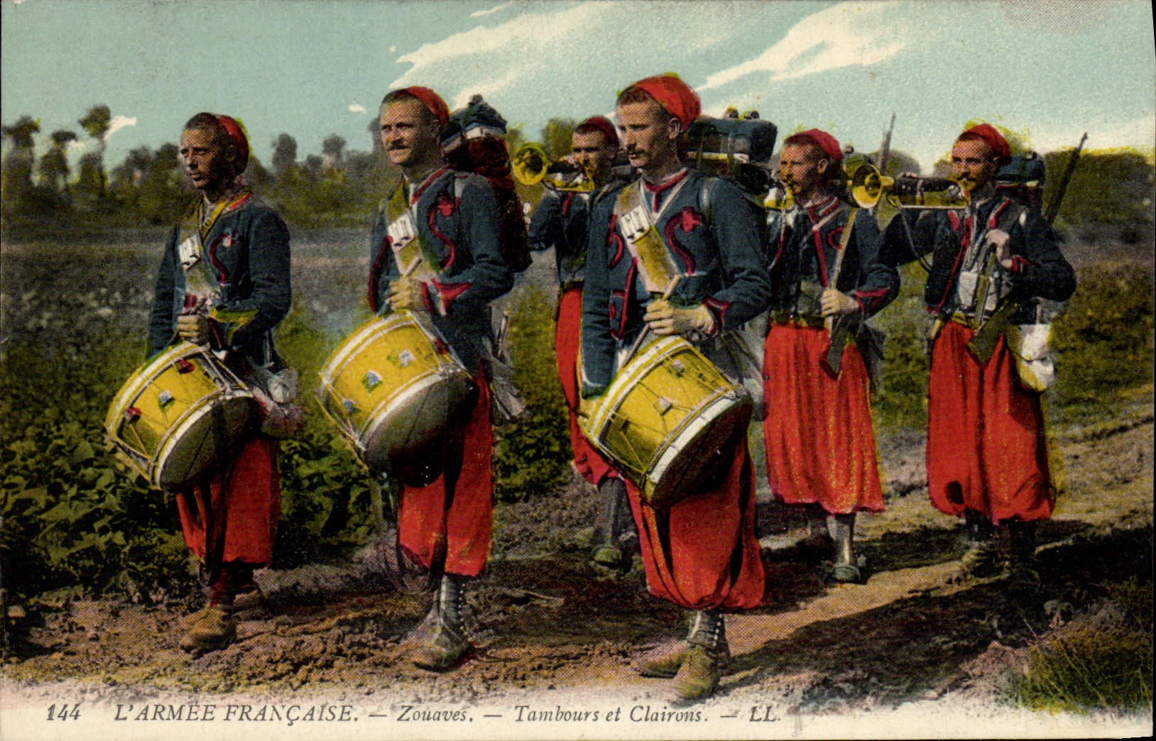 CPA Militaria Zouaves Tambours et clairons