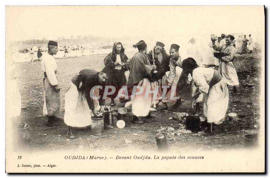 CPA Militaria Oudjda Maroc Devant Oudjda La popote des Zouaves