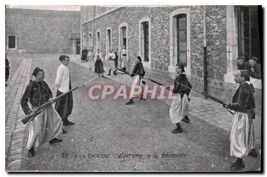 CPA Militaria A la caserne Escrime a la baionnette