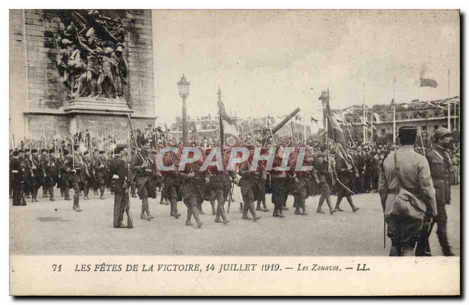 CPA Militaria Les fetes de la Victoire 14 Juillet 1919 Les zouaves