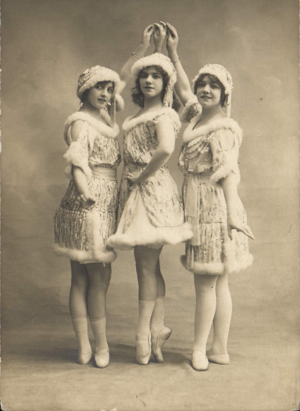 CPA Fantaisie Femme Actrices