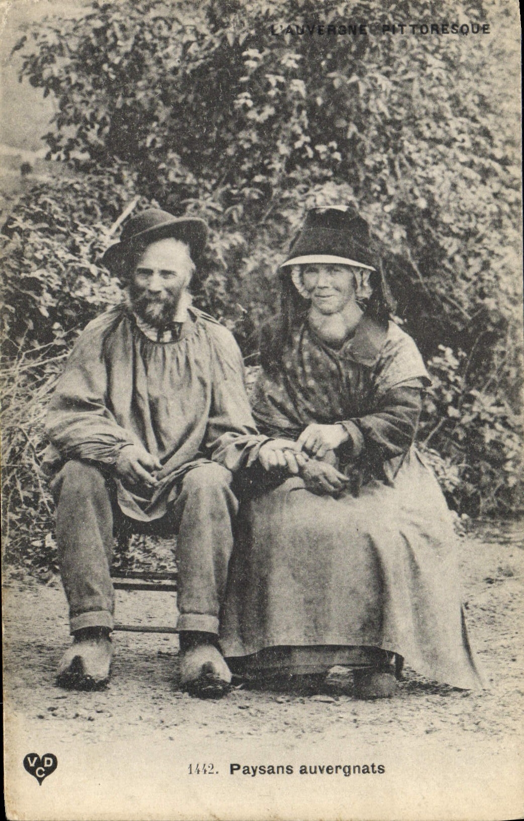CPA Folklore Paysans Auvergnats