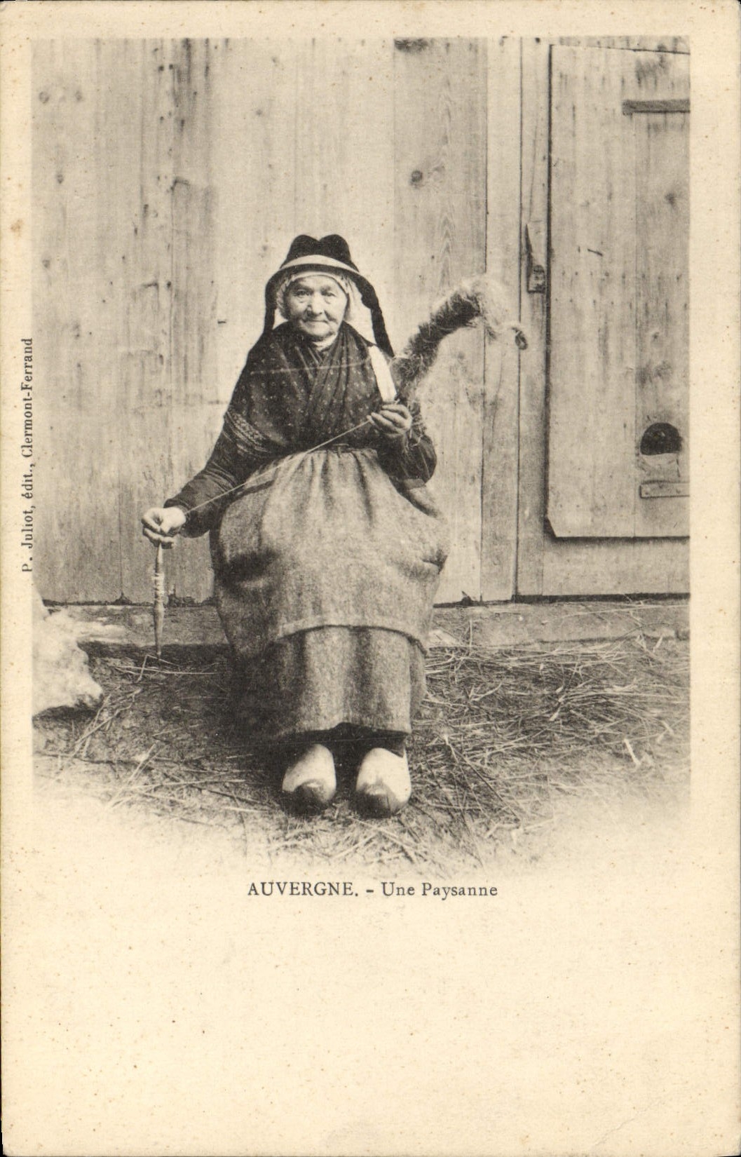 CPA Folklore Auvergne Aue paysanne