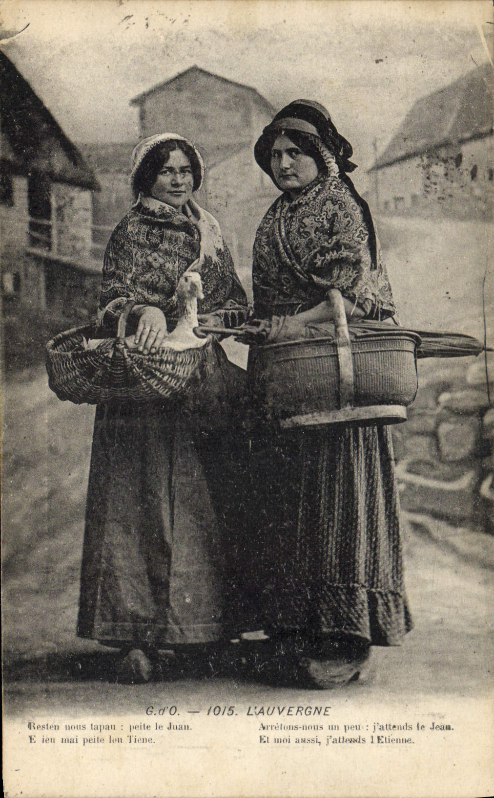 CPA Folklore Auvergne Femmes