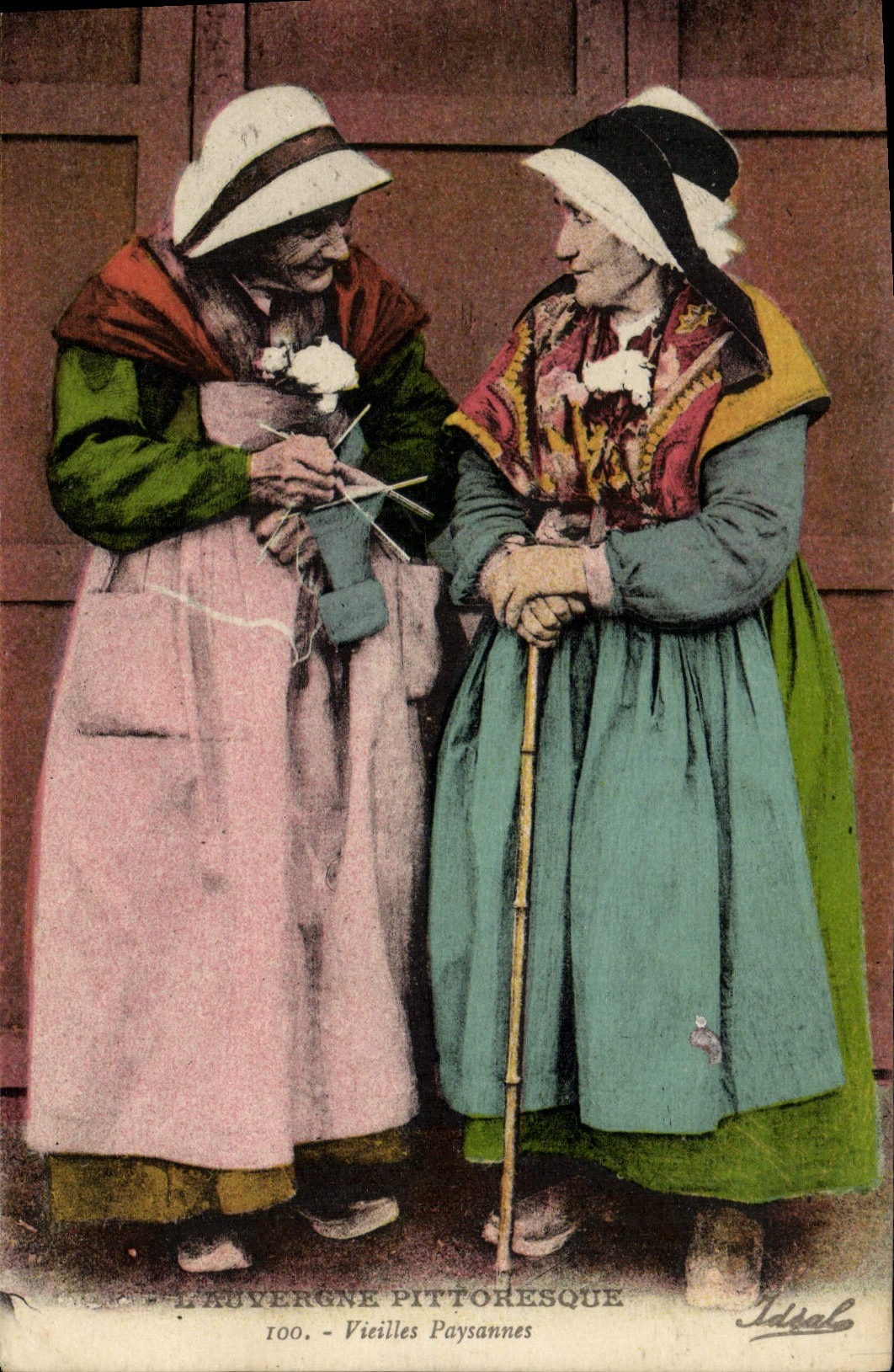 CPA Folklore Auvergne Vieilles paysannes