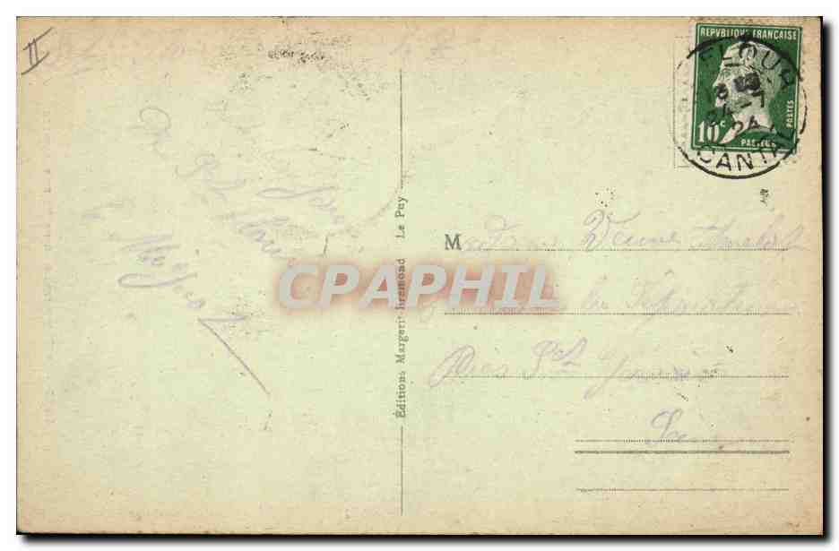 CPA Folklore La paysanne a la coiffe auvergnate — Verso