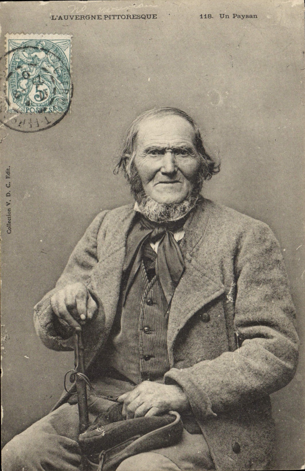 CPA Folklore Auvergne Un paysan