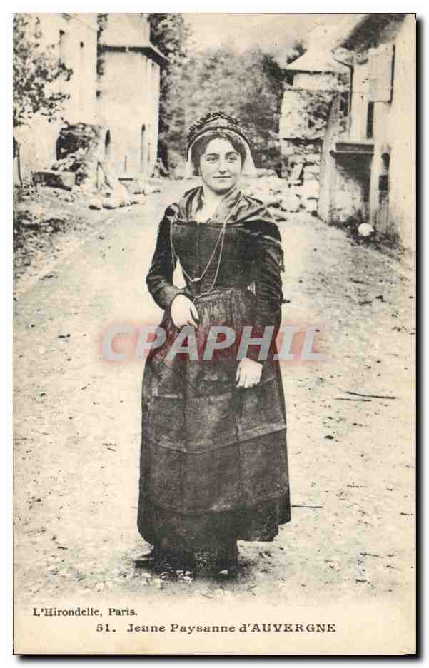 CPA Folklore Jeune paysanne d'Auvergne 