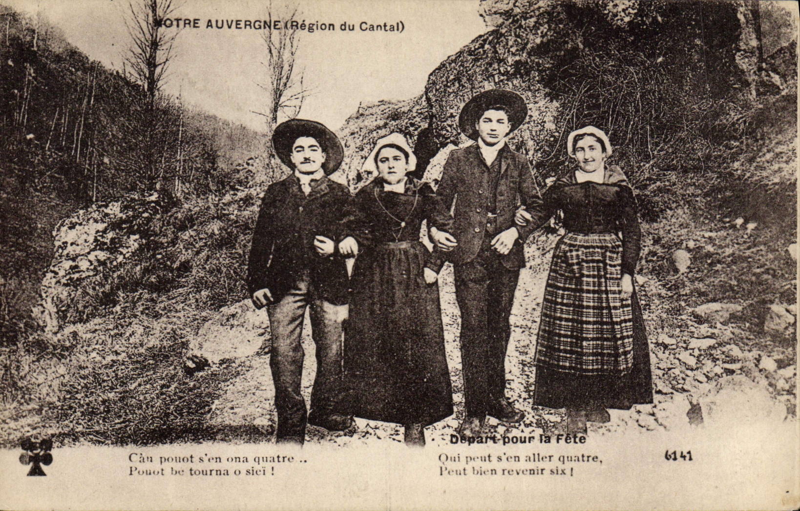 CPA Folklore Auvergne Region du Cantal Depart pour la fete