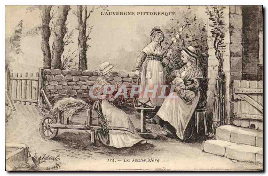 CPA Folklore Auvergne La jeune mere