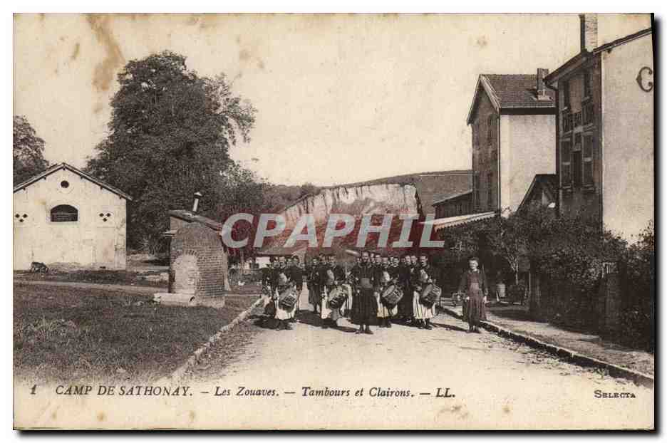 CPA Militaria Camp de Sathonay Les zouaves Tambours et clairons