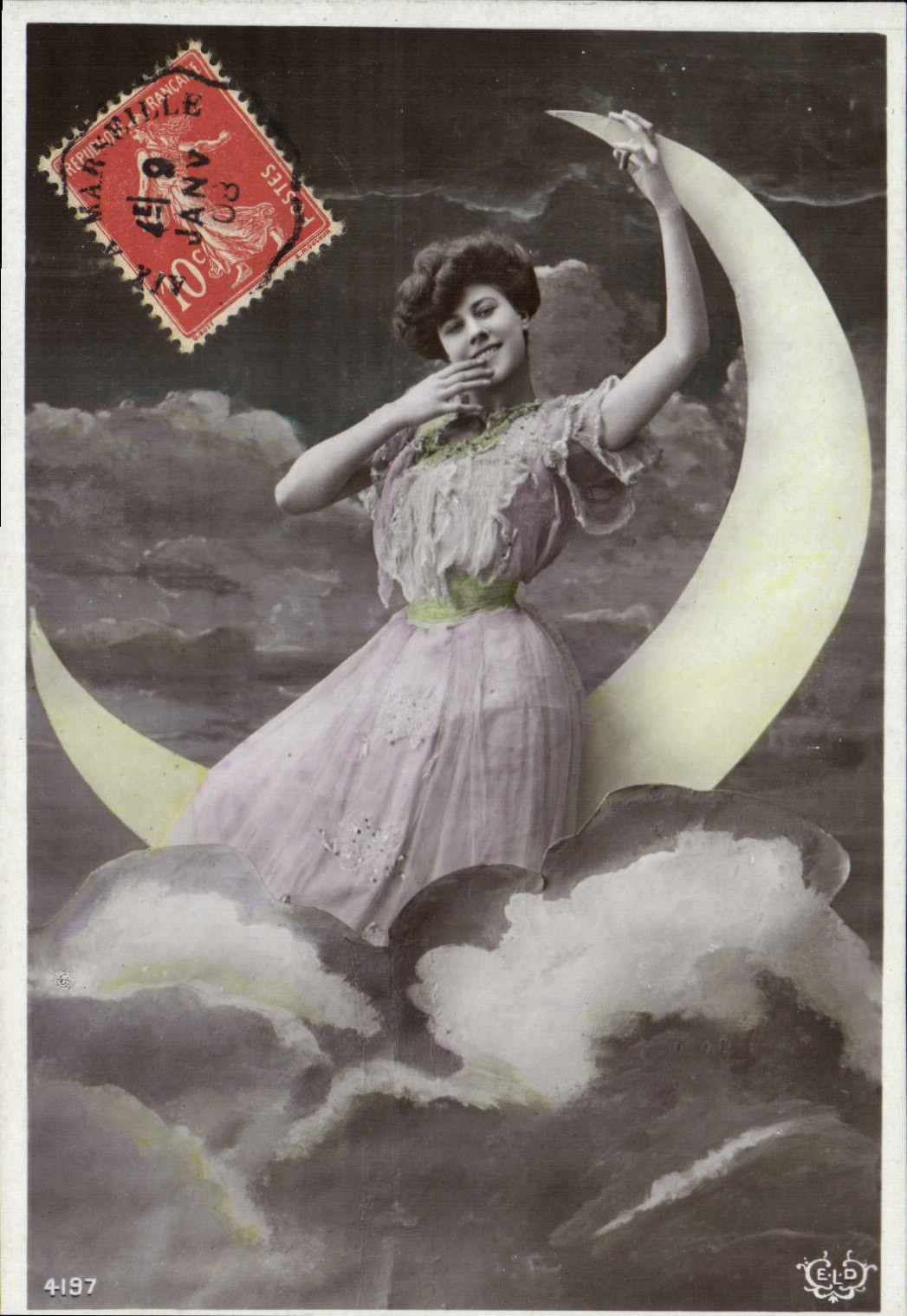 CPA Fantaisie Femme Lune