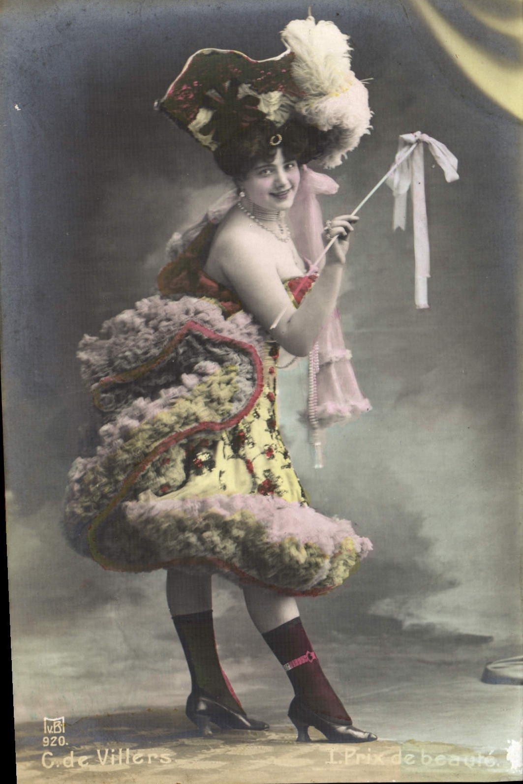 Femme en costume de scène — Prix de beauté — G. de Villiers, n° 920
