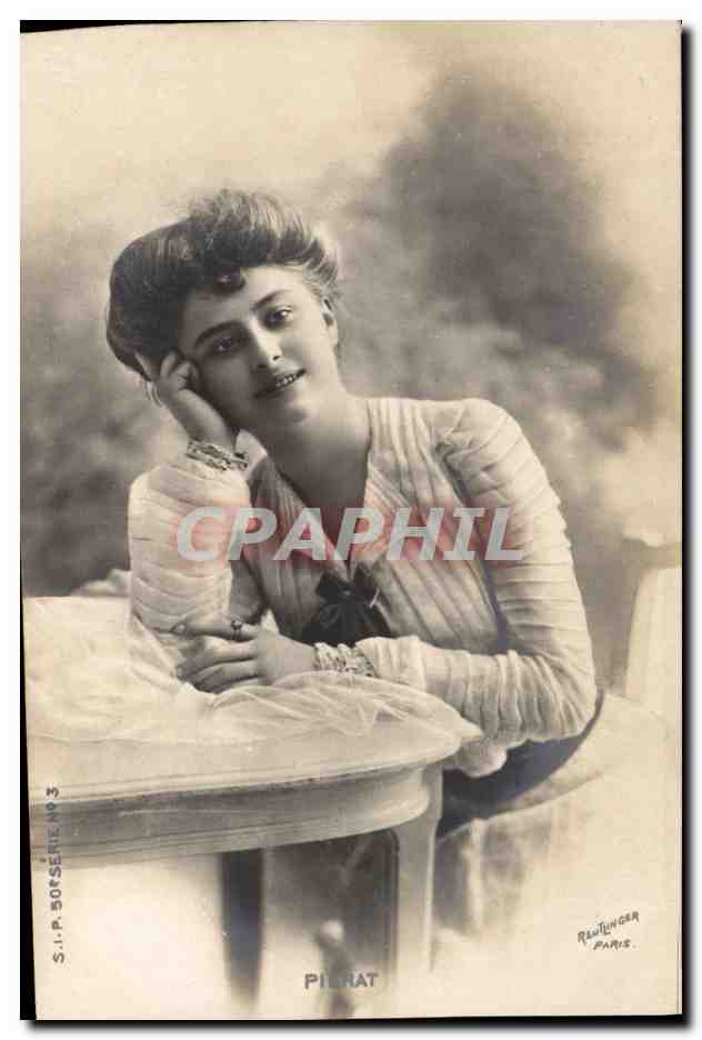 Jeune femme souriante — portrait — Pichat, éditeur, série S.I.P. 5058, n°3