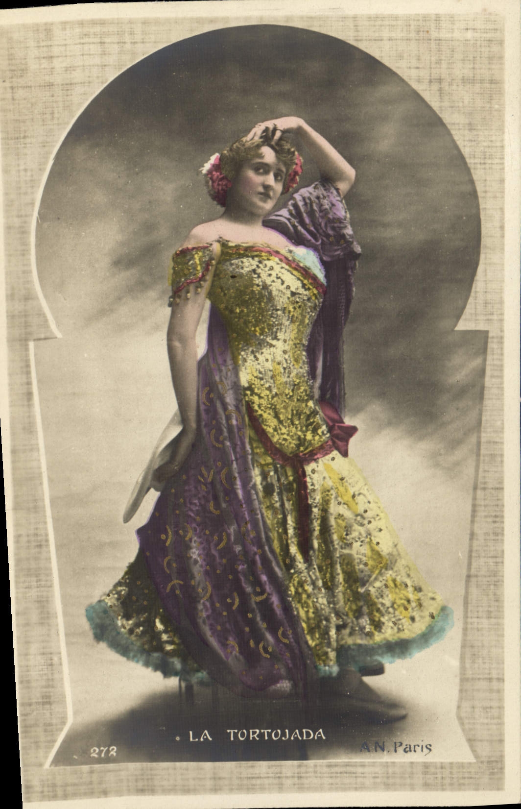 La Tortojada — danseuse en costume doré et pourpre — A.N. Paris, n° 278
