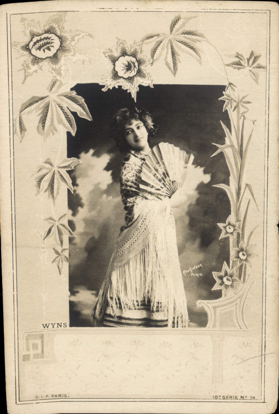 Femme en robe à franges — S.I.P. Paris, 10e série n° 14 — éditeur WYNS