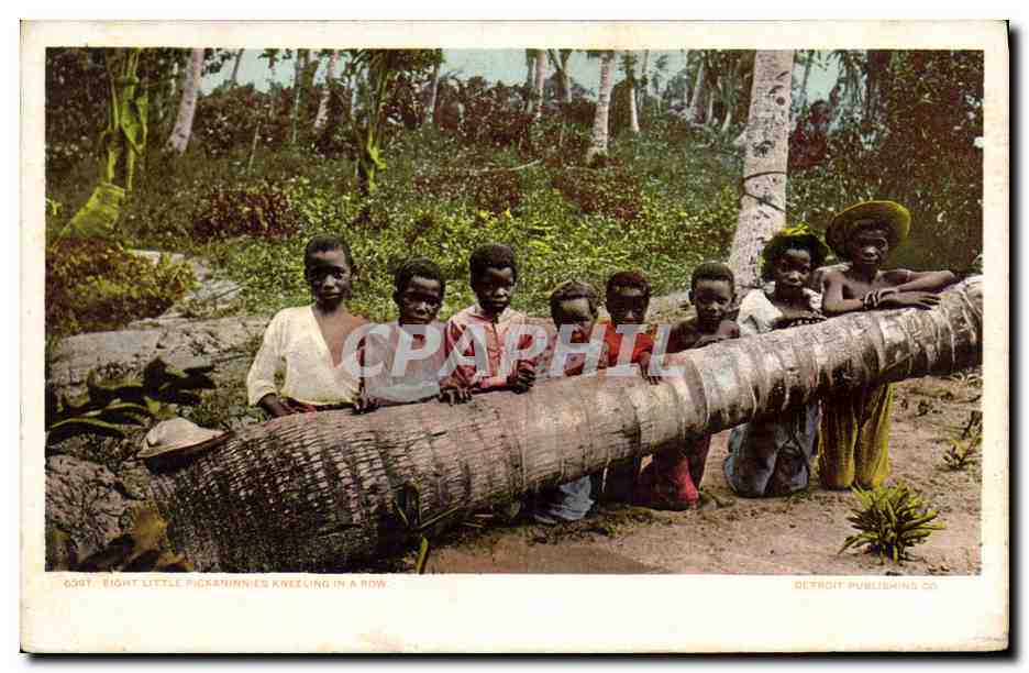 CPA Negre Enfant Noir Eight little pickaninnies kneeling in a row