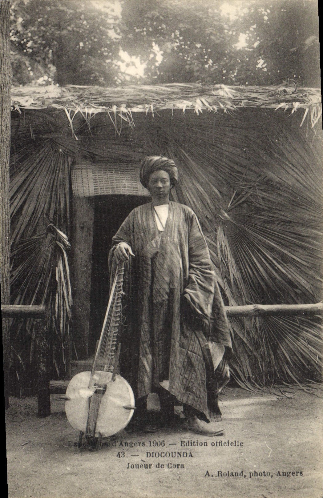 Joueur de Cora — Exposition d'Angers 1906 — Édition officielle — A. Roland, photo, Angers