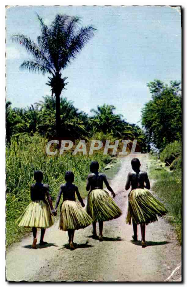 Quatre jeunes filles en tenue de danse — Afrique — Éditions HOA-QUI, n°3231