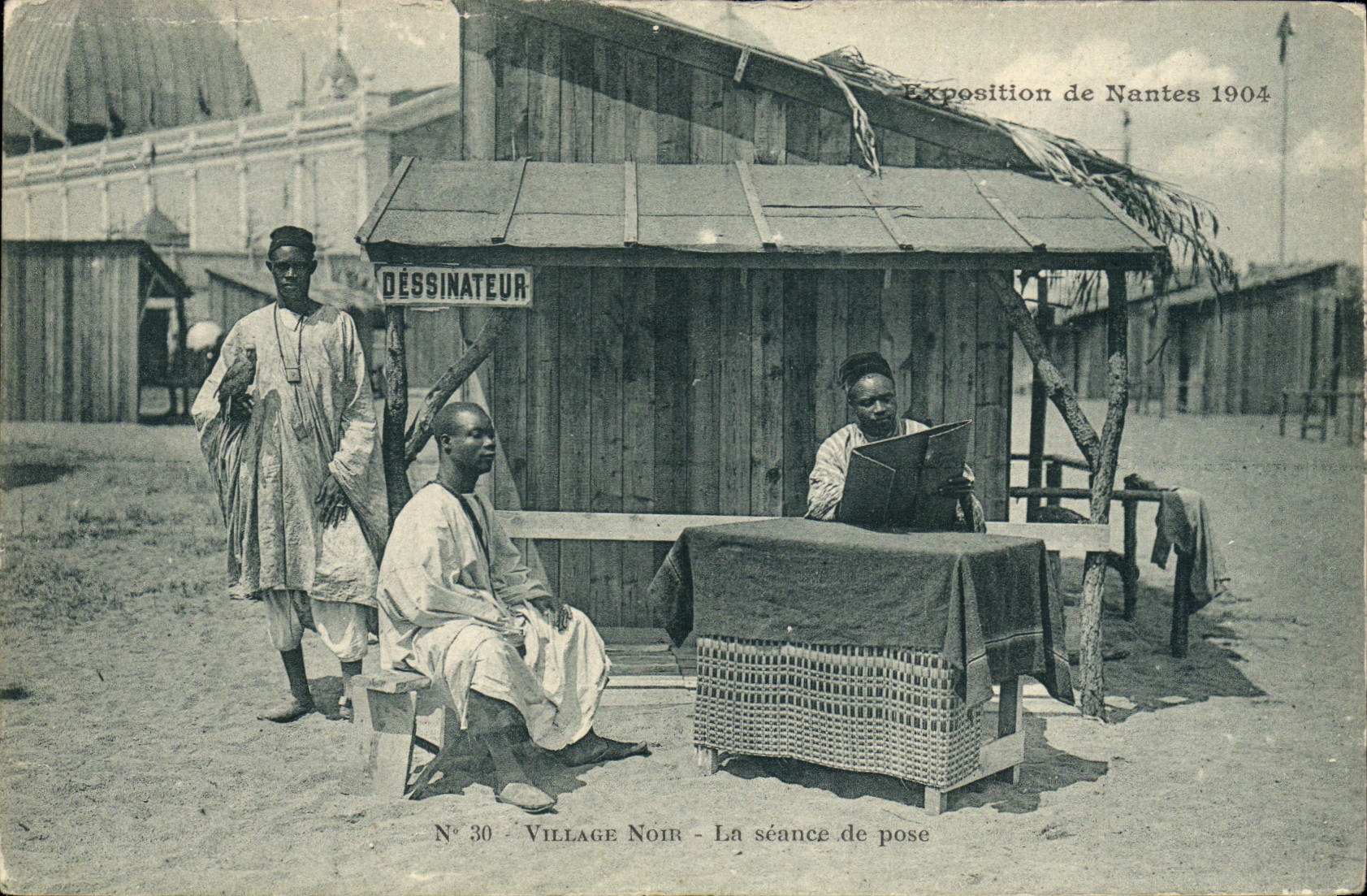 CPA Negre Homme Noir Exposition de Nantes 1904 Village Noir La seance de pose Dessinateur 