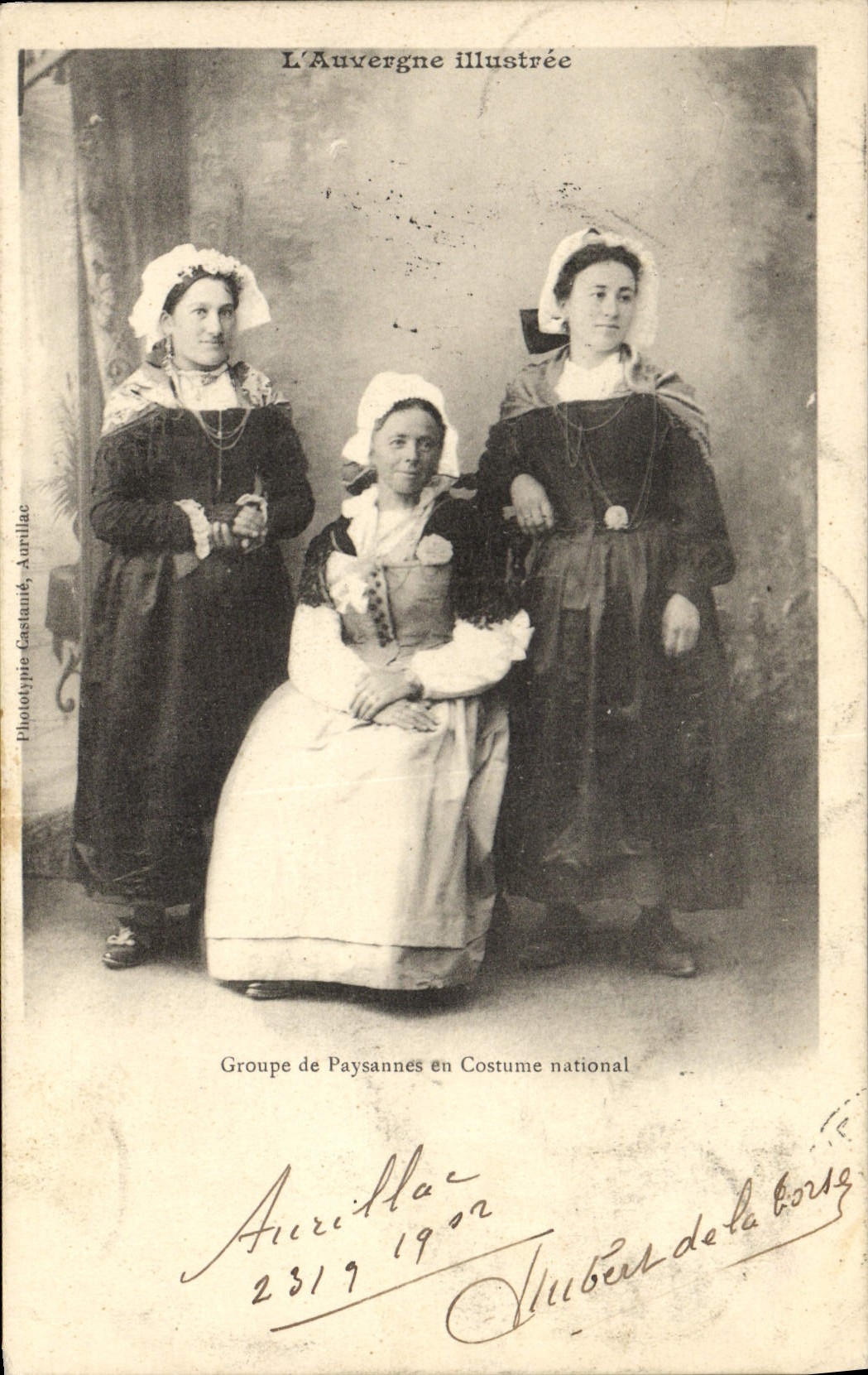 CPA Folklore Auvergne Groupe de paysannes en costume national