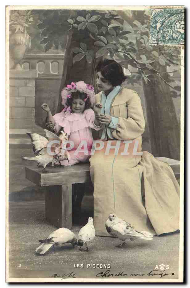 CPA Colombe Colombophilie Les pigeons Femme Enfant