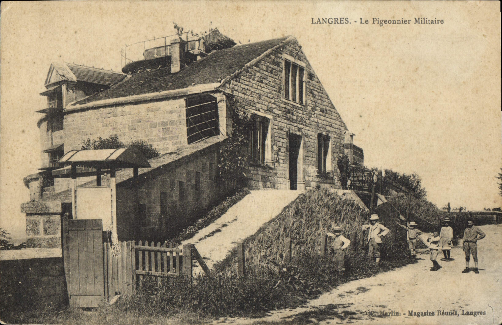 Langres - Le Pigeonnier Militaire — Magasins Réunis, Langres