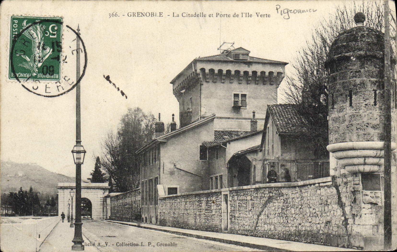 Grenoble - La Citadelle et Porte de l'Île Verte — Pigeonnier, n° 366