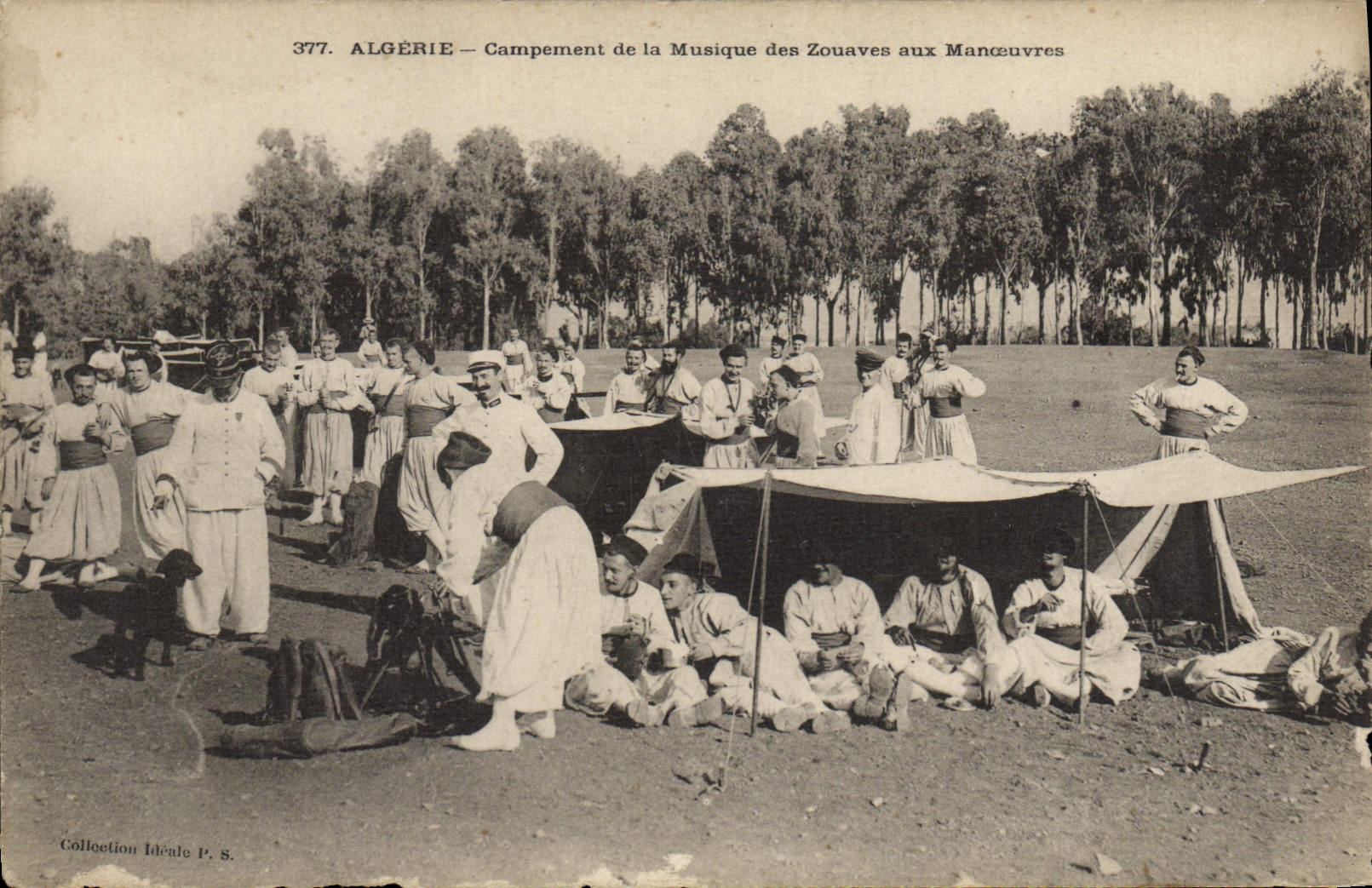 CPA Militaria Algerie Campement de la musique des Zouaves aux manoeuvres