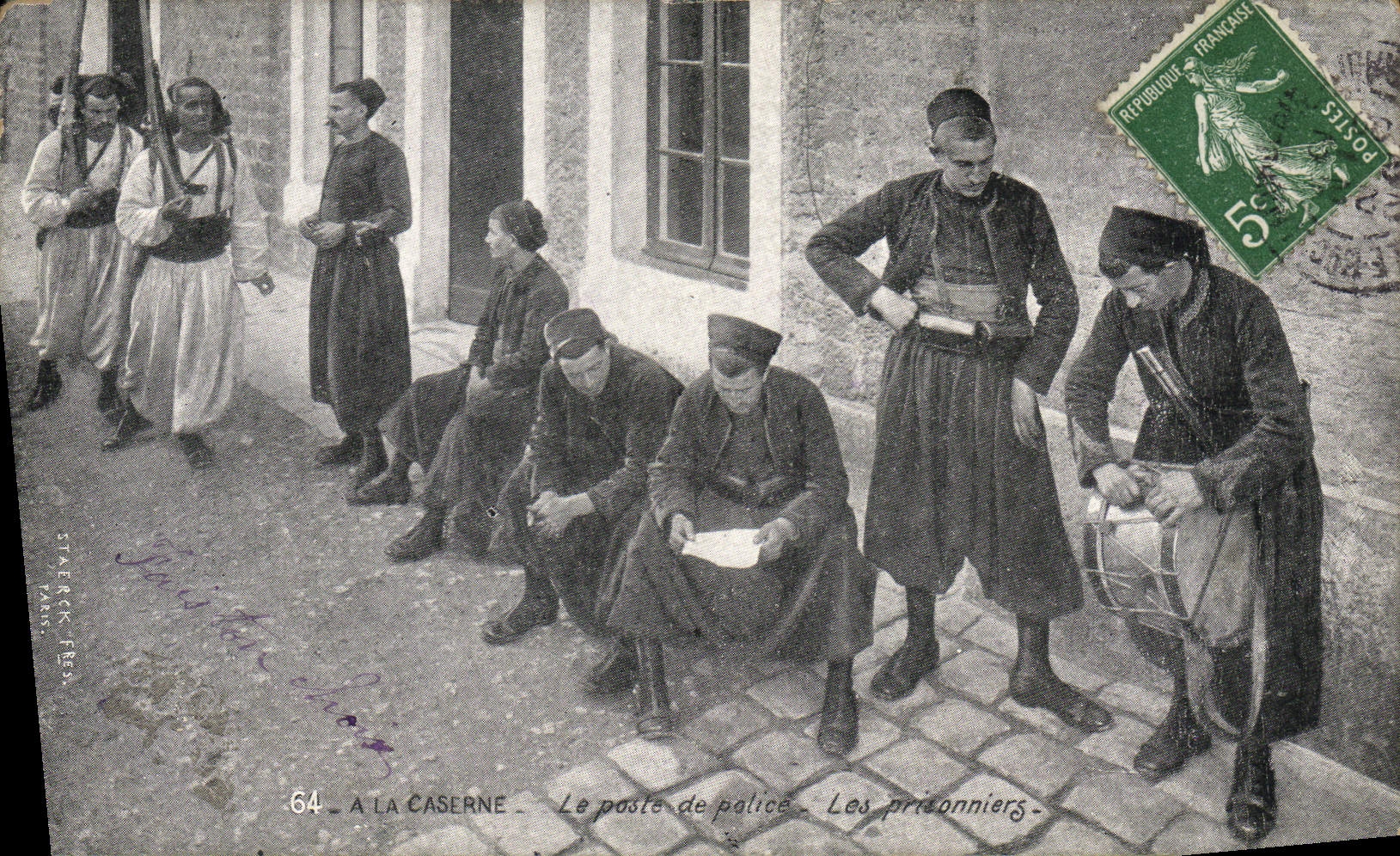 CPA Militaria Le poste de police Les prisonniers 