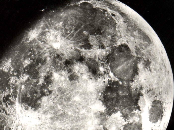 CPM Observatoire du Pic du Midi Bagneres de Bigorre La lune entre le premier quartier et la pleine lune