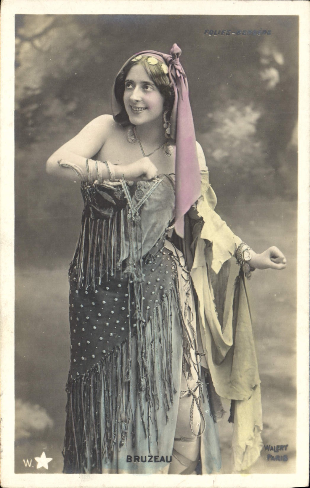 Femmes en costume exotique — Bruzeau — Walery, Paris